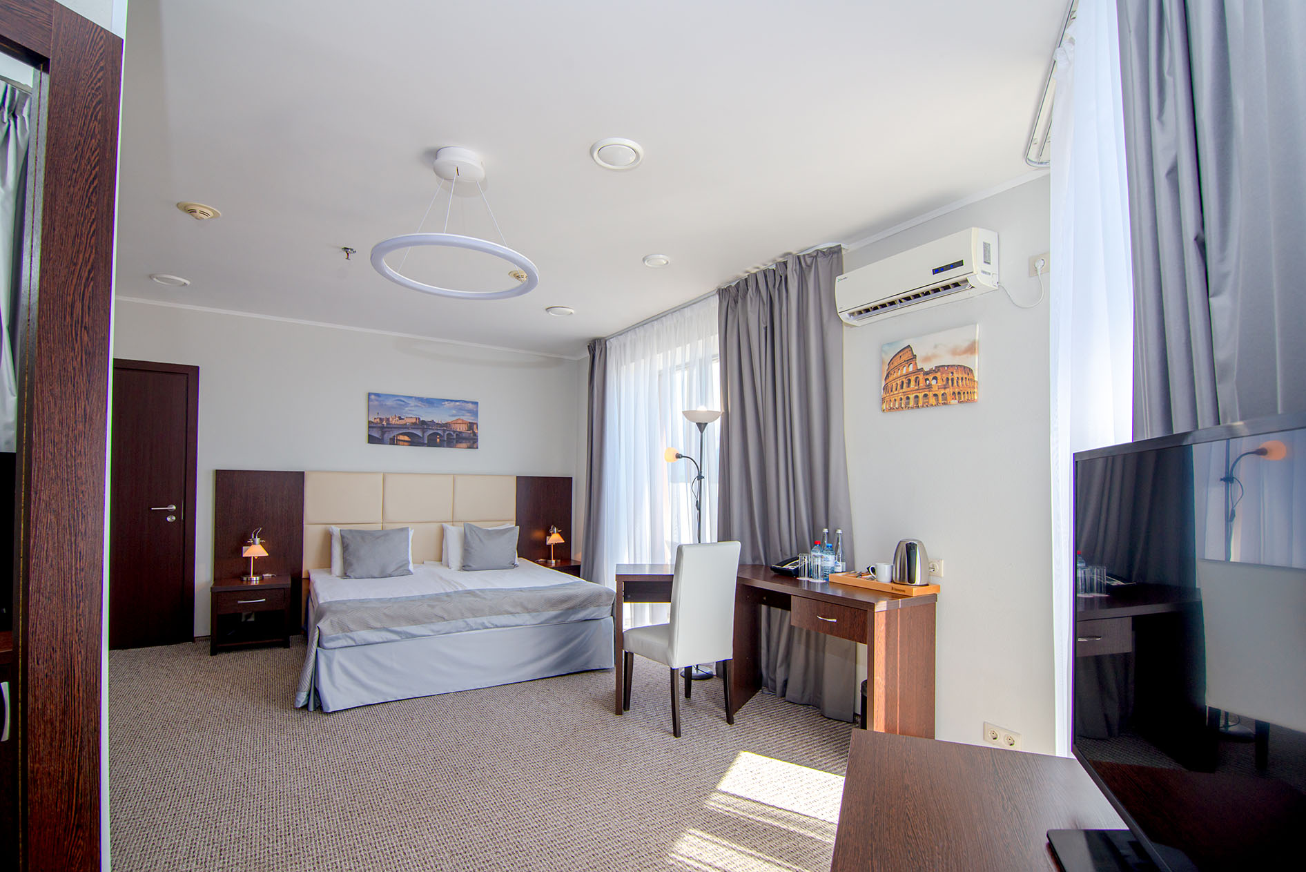 Ресторан в отеле Bridge Resort с видом на Чёрное море